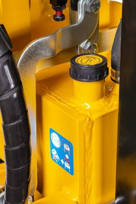 Łuparka Cedrus Ls09 Do Drewna Hydrauliczna Elektryczna Pionowa Rębak Nacisk 14 Ton 1szt.