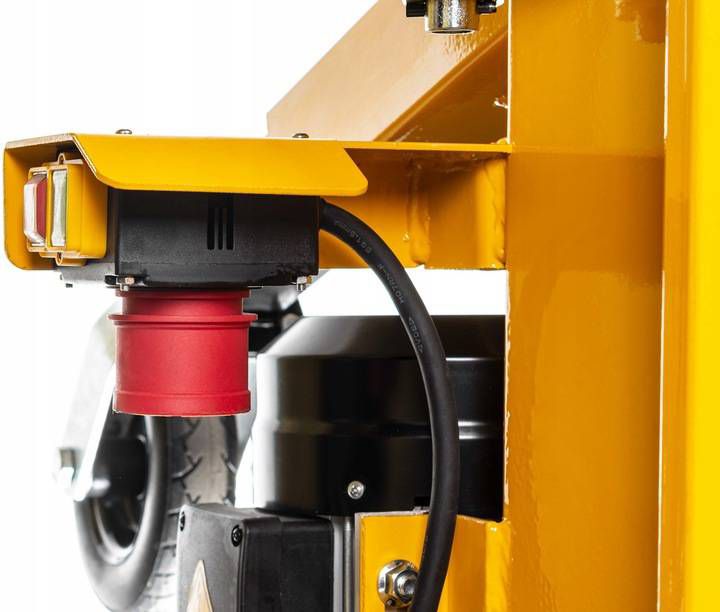 Łuparka Cedrus Ls09 Do Drewna Hydrauliczna Elektryczna Pionowa Rębak Nacisk 14 Ton 1szt.