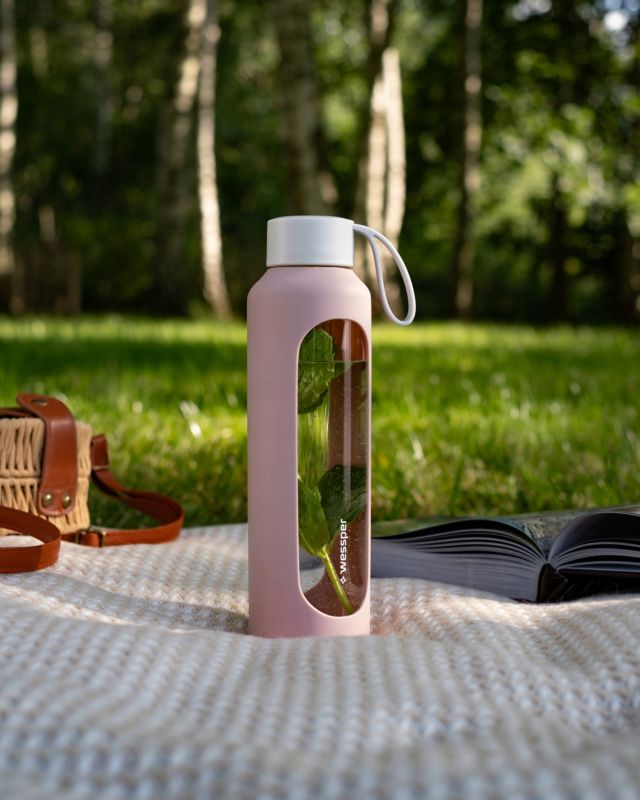 Butelka na wodę, Wessper B1, motywacyjna, z miarką, z etui, szkło borokrzemowe, bidon, 500ml, pudrowy róż, 1szt