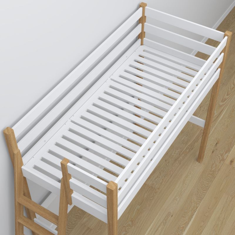 Drewniane łóżko na antresoli N-WOOD N02 120x200 biały / dąb naturalny 1 szt.