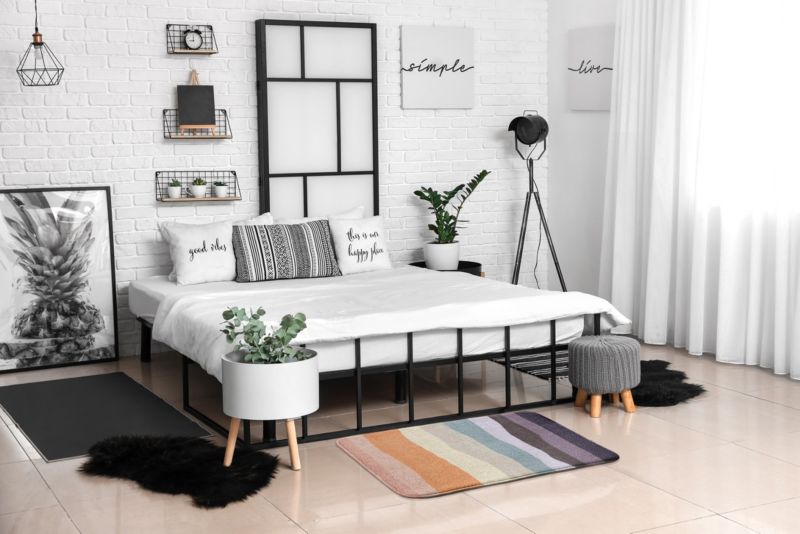 Dywanik do sypialni Tulup 90x60cm Kolorowe pionowe pasy Miękki i antypoślizgowy 1 szt.