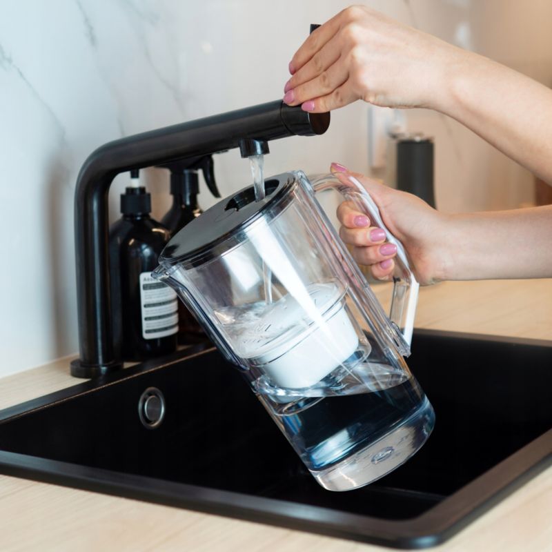 Dzbanek filtrujący wodę, AquaFloow J-MAXI, plastikowy, 2.5l, czarny + 5x filtr wody AquaFloow Maxi, zestaw, 6szt