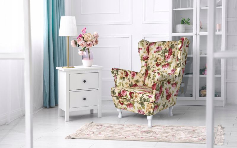 Fotel uszak do salonu z podnóżkiem Family Meble ARI PRINT różowy 1szt