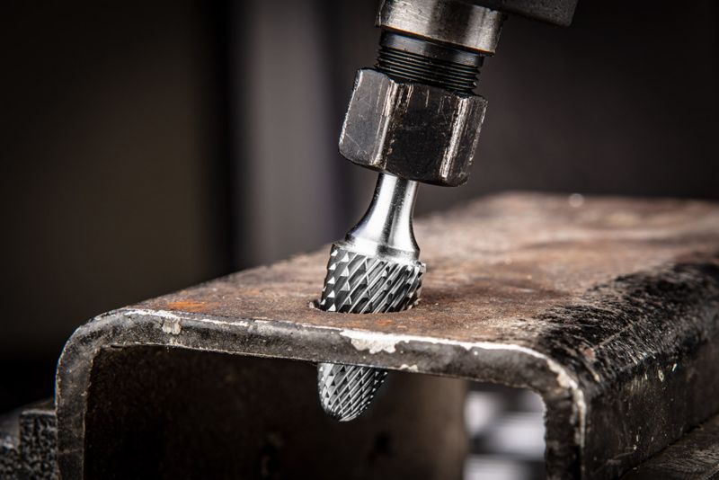 Frez do metalu GRAPHITE typ F (ostrołukowy zaokrąglony), 14 x 25 mm, trzpień 6 x 45 mm 1 szt