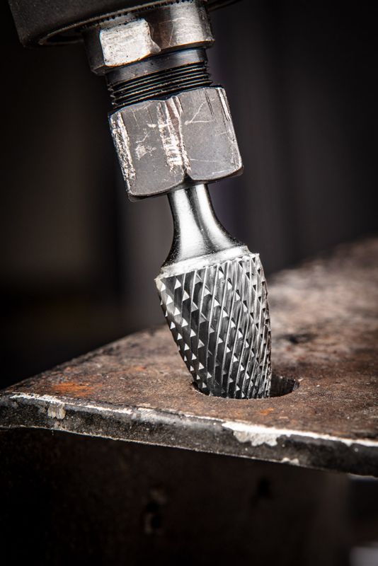 Frez do metalu GRAPHITE typ F (ostrołukowy zaokrąglony), 6 x 18 mm, trzpień 6 x 45 mm 1 szt
