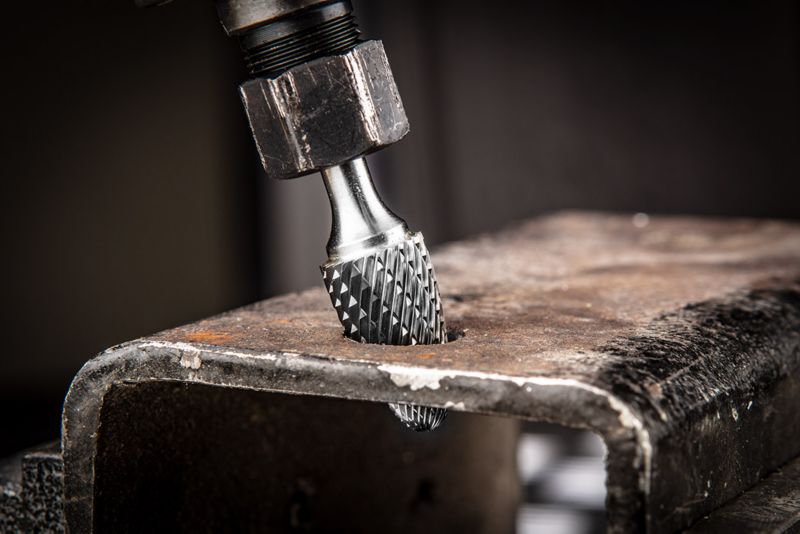 Frez do metalu GRAPHITE typ G (ostrołukowy ostry), 12 x 25 mm, trzpień 6 x 45 mm 1 szt