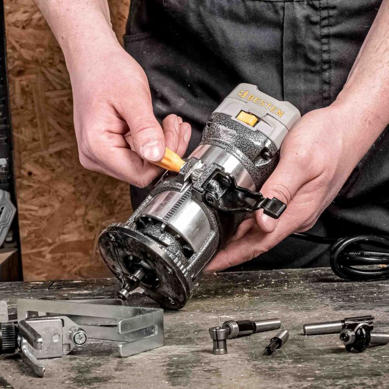 Frezarka górnowrzecionowa BESTEN BE-2536 800W 30 000 RPM 6-biegowa zestaw 15 frezów walizka 1 szt.