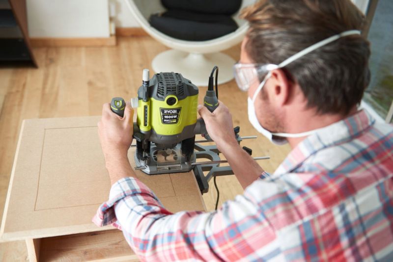 Frezarka Górnowrzecionowa RYOBI RRT1600-K 1600W Sieciowa 0-55mm 1 szt.