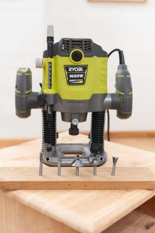 Frezarka Górnowrzecionowa RYOBI RRT1600-K 1600W Sieciowa 0-55mm 1 szt.