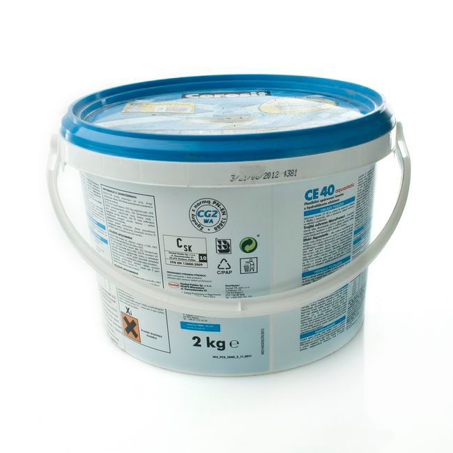 Fuga elastyczna Ceresit CE 40 Aquastatic biała 2 kg