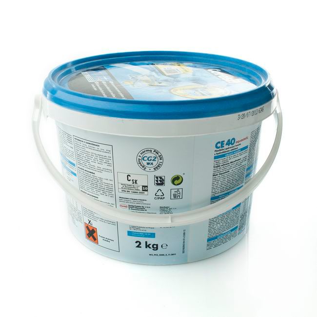 Fuga elastyczna Ceresit CE 40 Aquastatic ciemnoszara 2 kg