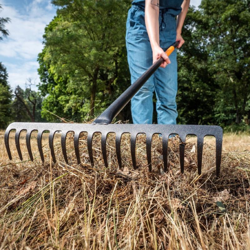 Grabie KADAX metalowe 16-Zębne Do Liści Trawy Trzonek 1szt.