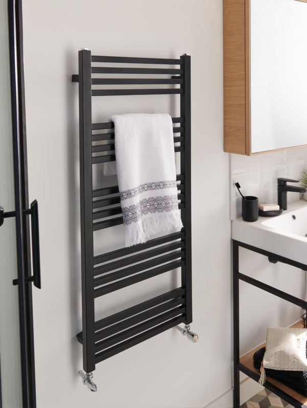 Grzejnik łazienkowy GoodHome Duala 105 x 45 cm czarny