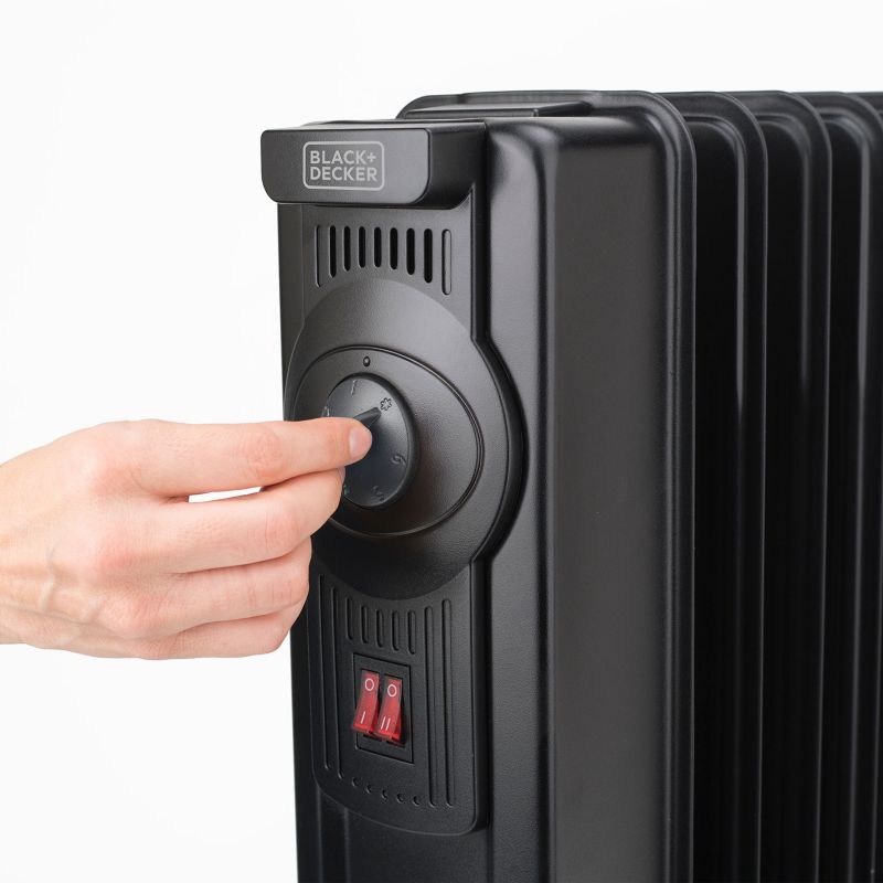 Grzejnik olejowy Black+Decker 1500W BXRA, czarny, termostat, światełko, kółka, 1 szt.