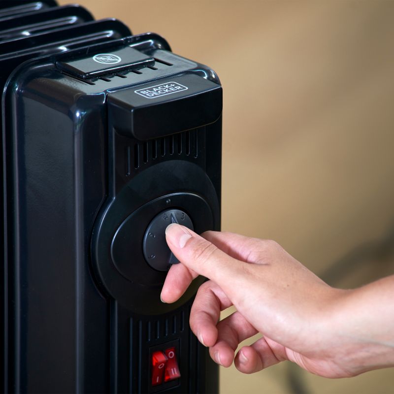Grzejnik olejowy Black+Decker 2300W czarny z termostatem, kółkami i lampką kontrolną 1 szt.