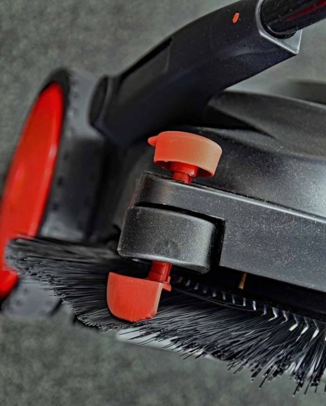 Haaga 677 Zamiatarka Elektryczna Akumulatorowa Ręczna Prowadzona Urządzenie Sprzątające System Turbo 77Cm 1 Szt.