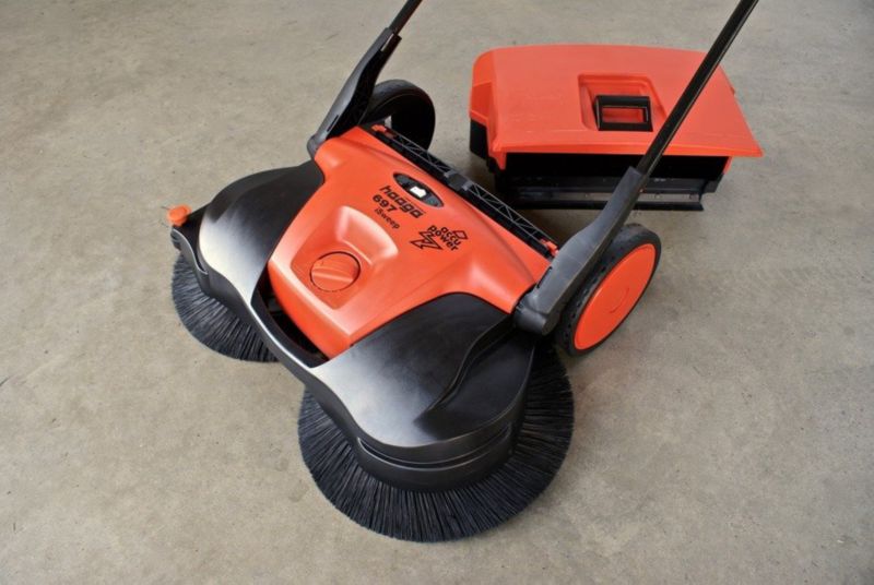 Haaga 697 Zamiatarka Elektryczna Akumulatorowa Ręczna Prowadzona Urządzenie Sprzątające System Turbo 97Cm 1szt.