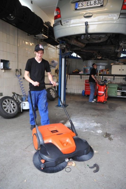 Haaga 697 Zamiatarka Elektryczna Akumulatorowa Ręczna Prowadzona Urządzenie Sprzątające System Turbo 97Cm 1szt.