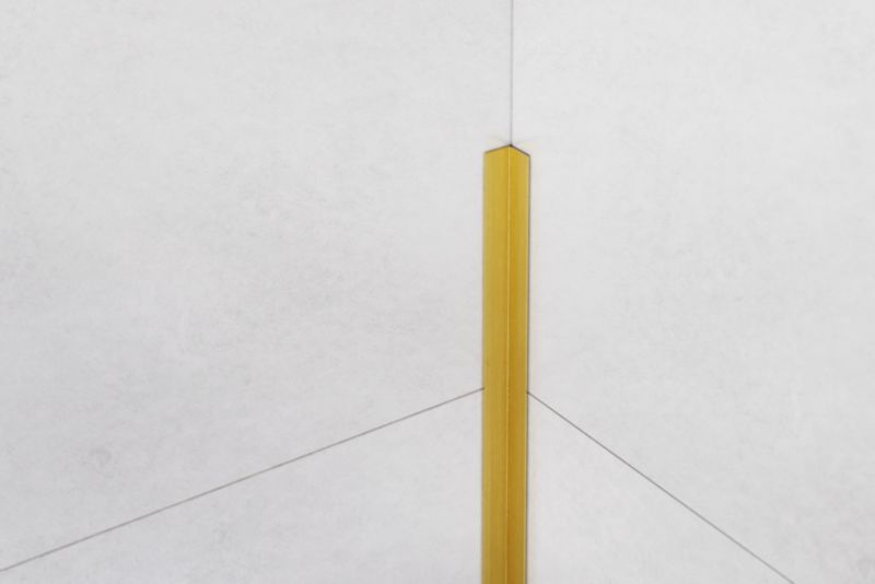 Kątownik wykończeniowy wewnętrzny L Lambro złoty matowy 1cm x 1cm x 270cm 1 szt.