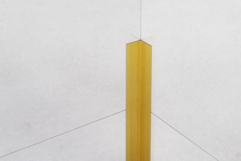 Kątownik wykończeniowy wewnętrzny L Lambro złoty matowy 3cm x 3cm x 270cm 1 szt.