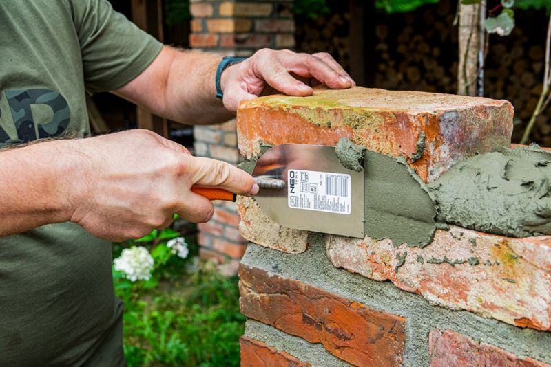 Kielnia sztukatorska NEO TOOLS podkówka, 120 mm, uchwyt dwumateriałowy 1 szt.