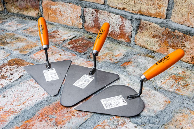 Kielnia trójkątna NEO TOOLS 200 mm, uchwyt drewniany 1 szt.