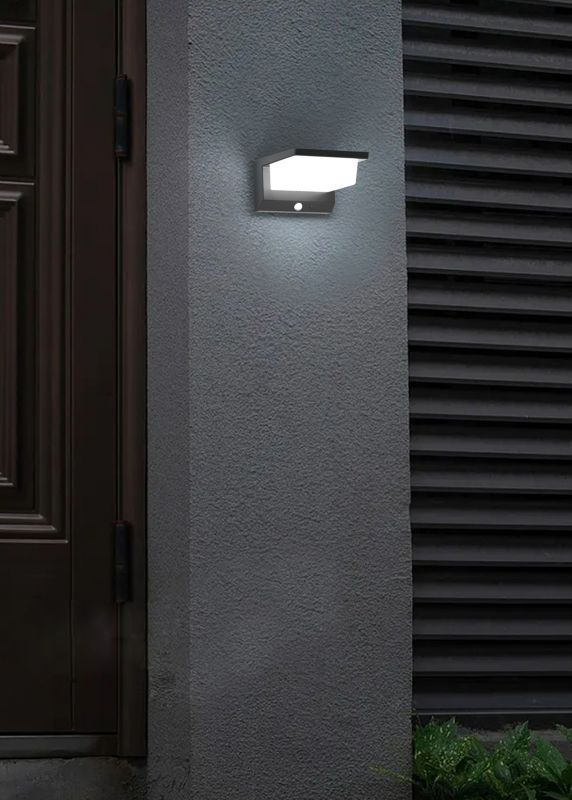 Kinkiet solarny GoodHome 630 lm 5000 K z czujnikiem ruchu