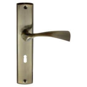 Klamka drzwiowa Delta Blanka 72 mm na klucz patyna