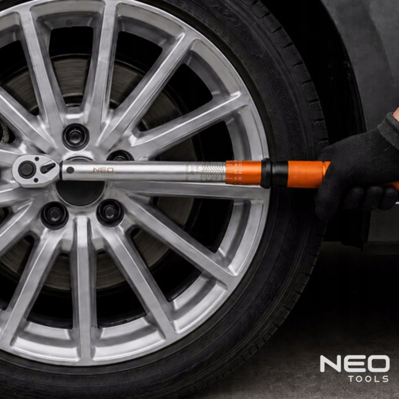 Klucz dynamometryczny NEO TOOLS 40-210Nm, 3 nasadki 17, 19, 21mm, przedłużka, 1 kpl
