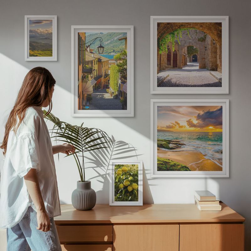 Komplet 5 Obrazów ArtPrintCave (2x50x50+2x20x30+40x60cm) Biała rama Malownicze uliczki morza plaża 1 kpl.