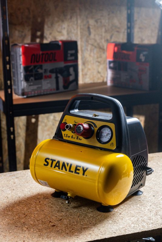 Kompresor bezolejowy Stanley 6 l 1100 W 1,5 KM 8 bar