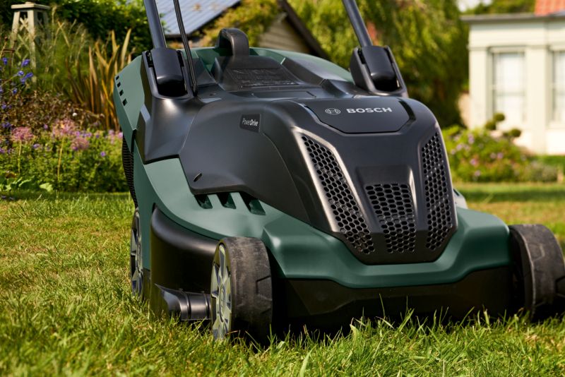 Kosiarka elektryczna Bosch Universal Rotak 650