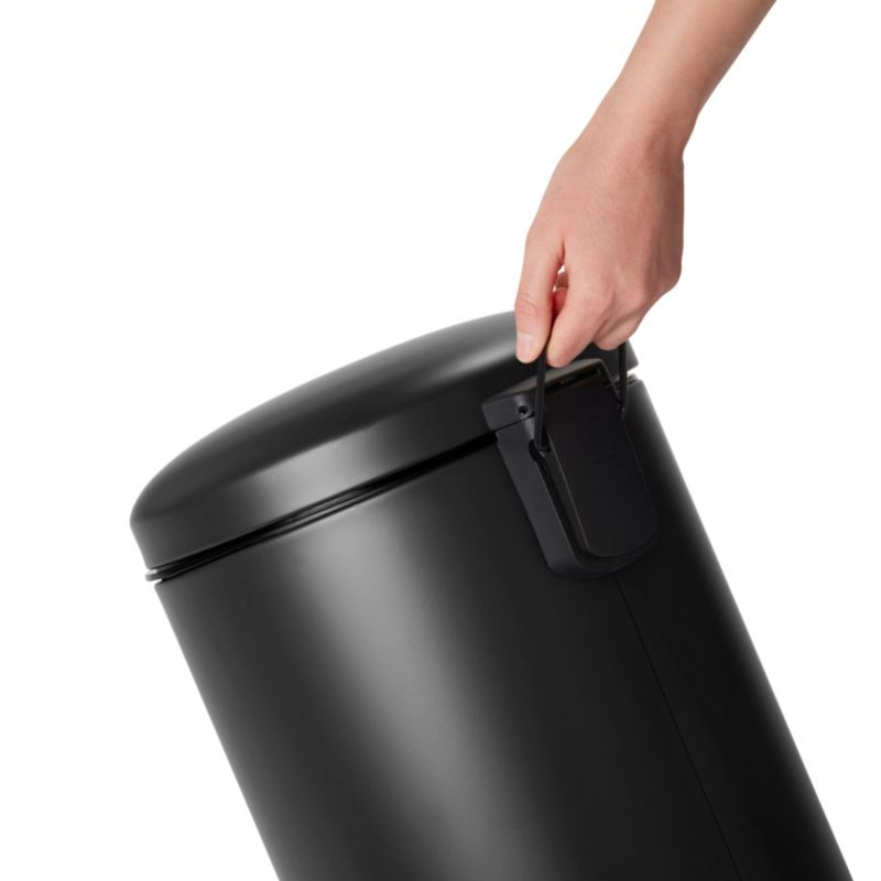 Kosz na śmieci Cooke&Lewis Gerra z pedałem 30 l czarny