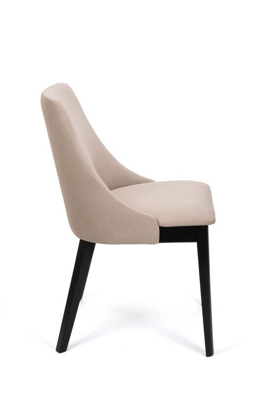 Chairline CARI 1 čalouněná židle, béžová látka, Portland Taupe, černé nohy, 1 ks.