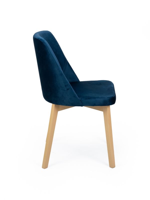 Chairline FLAVIO 1 čalouněná židle, tmavě modrá látka Monolith 77, nohy řemeslný dub, 1 ks.