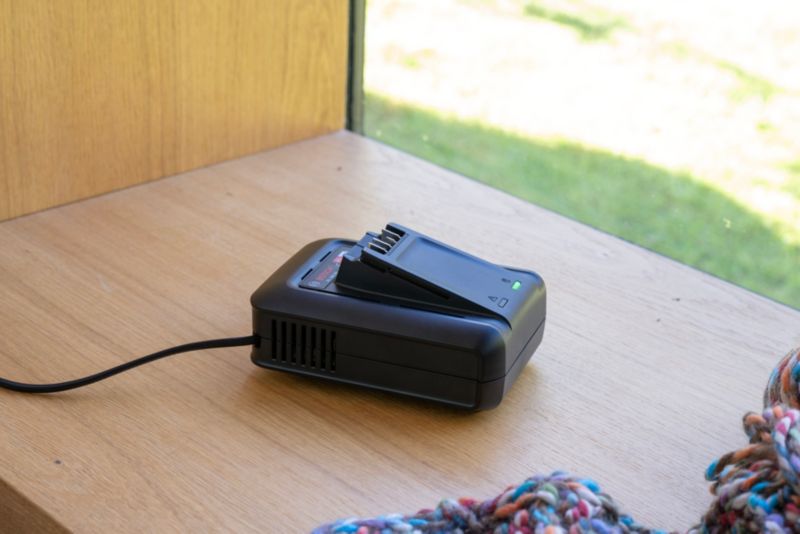 Ładowarka Bosch 18V AL 18V-44