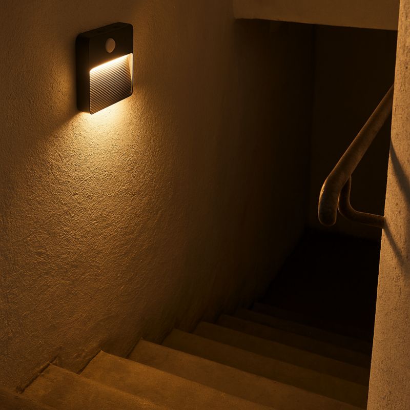 Lampa ścienna LED MasterLED Poli czujnik ruchu PIR akumulatorowa 3CCT IP20 czarna 1 szt.