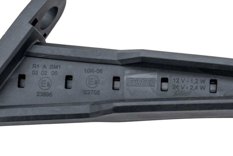 Lampa obrysowa trzyfunkcyjna FRISTOM FT-146 LED wysięgnik gumowy PRAWA 1 szt.
