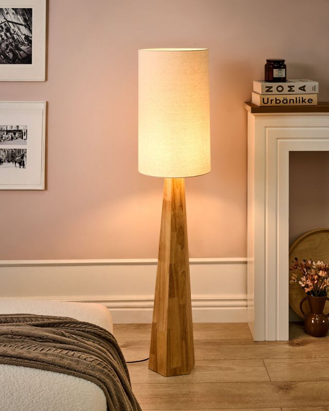 Ilala stojací lampa Wood Natural 1 ks.