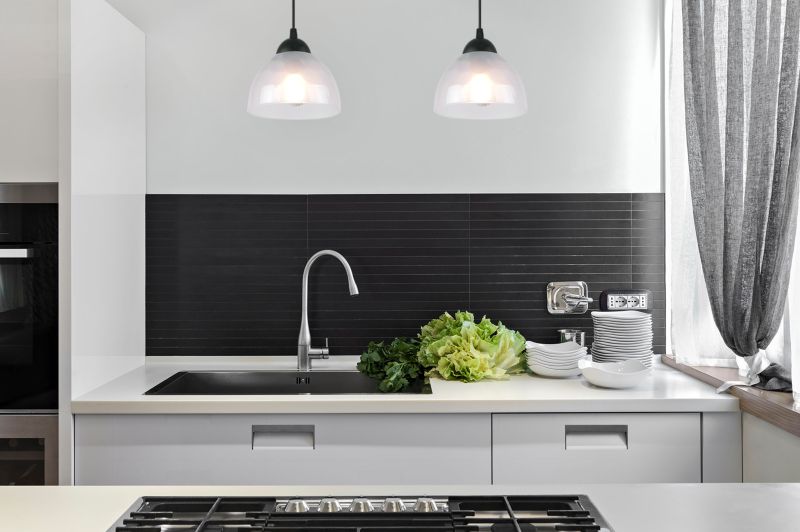 Lampa sufitowa wisząca Light Home LH Venice 1x E27 60W klosz mleczny 1szt.