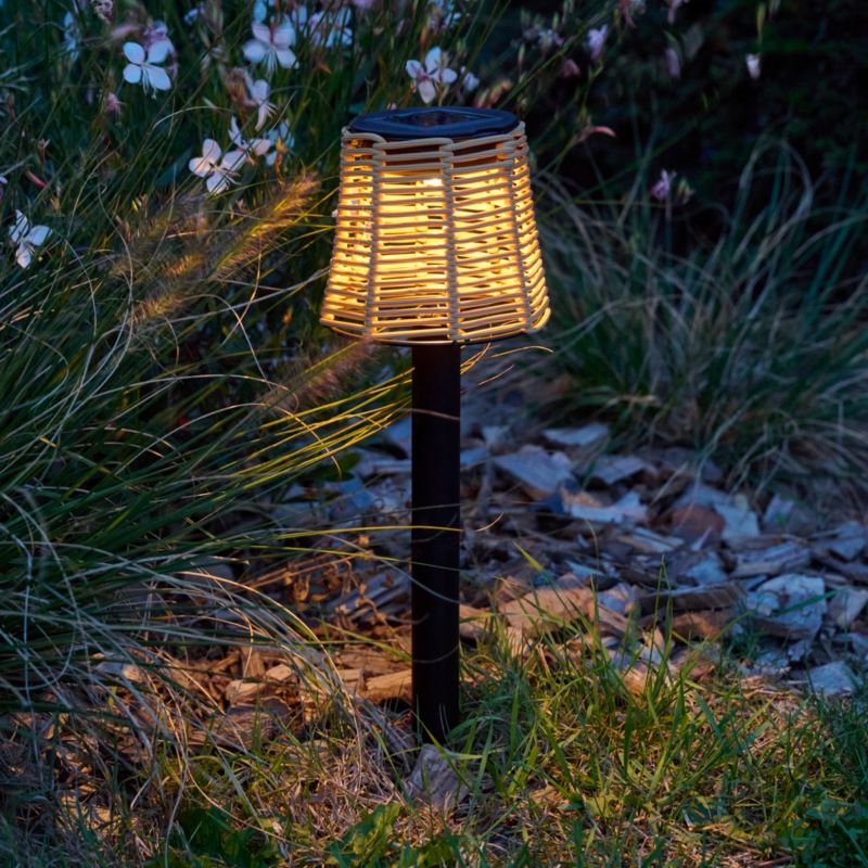 Lampa wbijana solarna 3000 K IP44 rattan