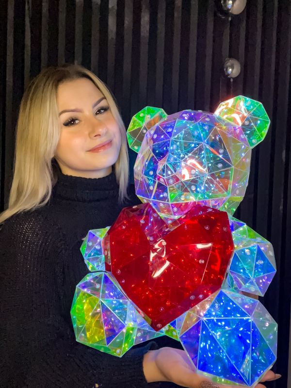 Lampka dekoracyjna LED Lemisie Miś z Sercem, 40 cm, zasilanie USB lub bateryjne, pakowana w pudełko prezentowe, 1 szt.