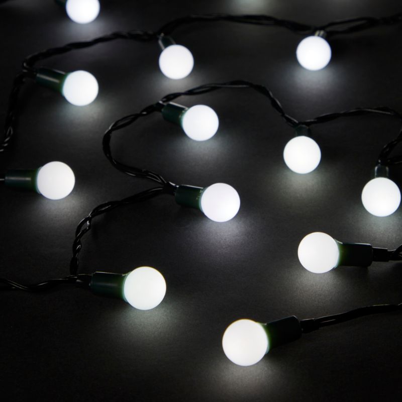 Lampki zewnętrzne kulki 120 LED barwa zimna biała