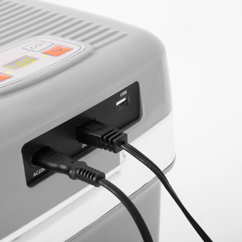 Lodówka turystyczna Berdsen samochodowa 12V/230V USB 29l funkcja grzania 1szt.