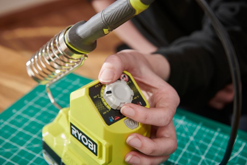 Lutownica Ryobi RSI18-0 One+ 18V 120W akumulatorowa