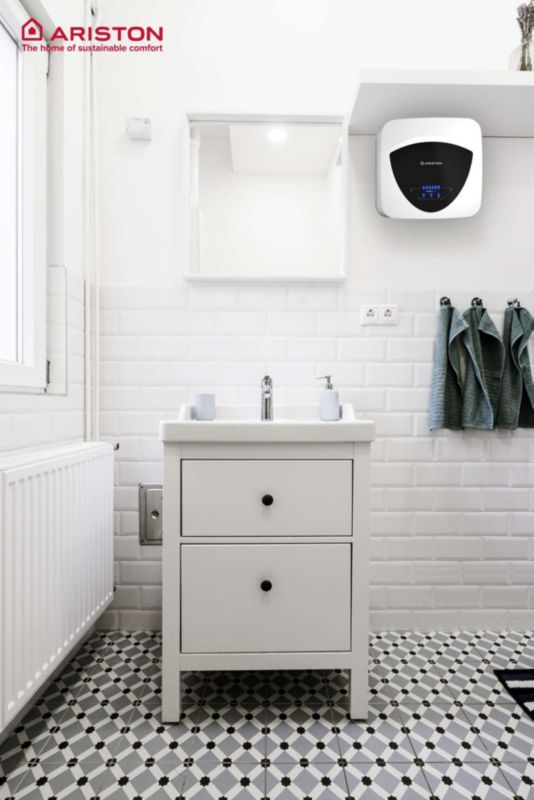 Mały bojler  elektryczny Ariston Andris Elite WiFi 30L Nadumywalkowy 1 szt.