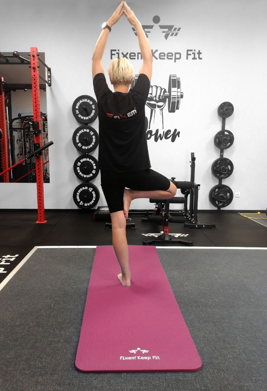 Mata gimnastyczna treningowa do ćwiczeń jogi fitness gruba 1,5cm 190x63cm Fixem 1szt
