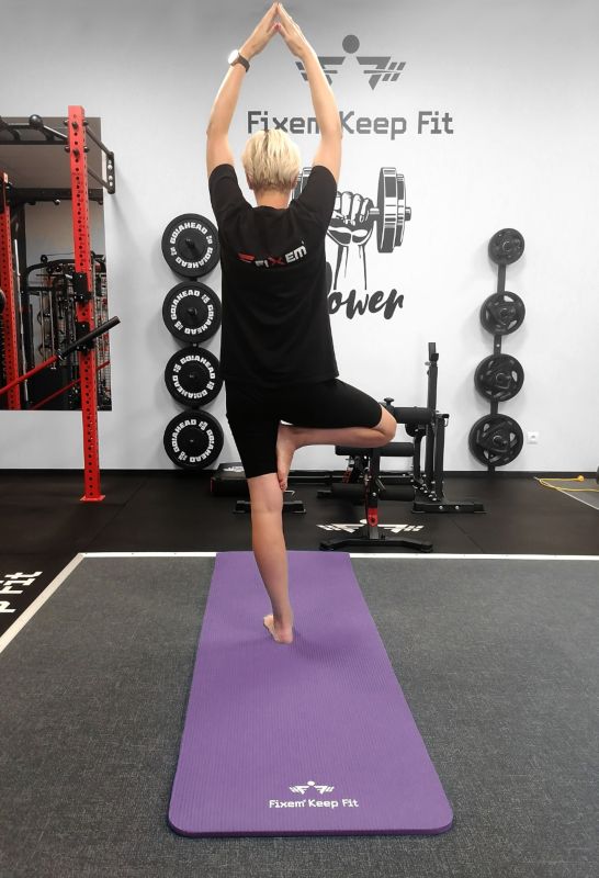 Mata gimnastyczna treningowa do ćwiczeń jogi fitness gruba 1,5cm 190x63cm Fixem 1szt