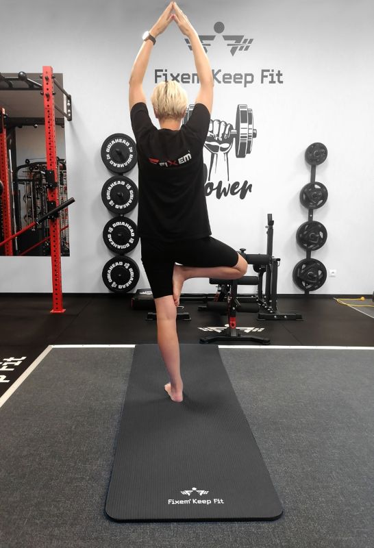 Mata  treningowa do ćwiczeń jogi gimnastyczna fitness gruba 1,5cm 190x63cm Fixem 1szt