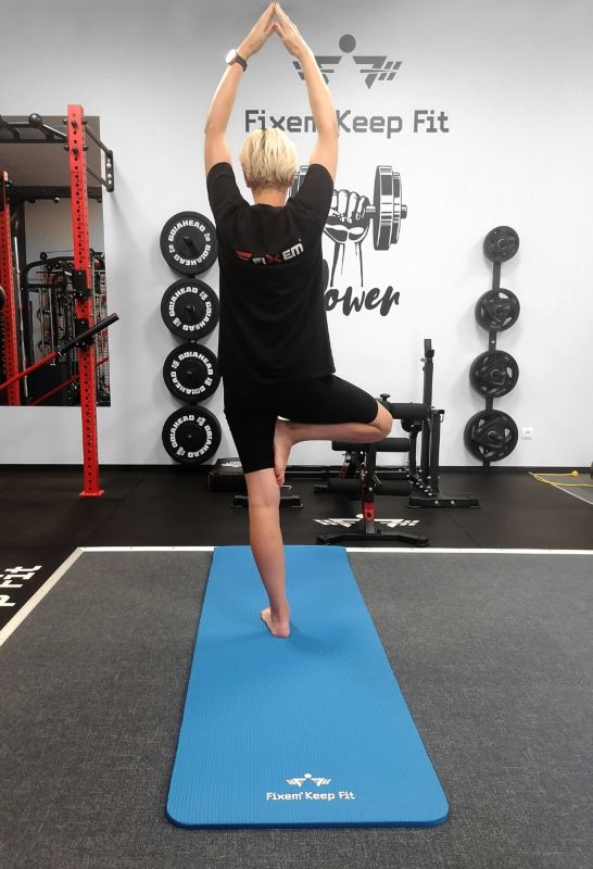 Mata treningowa gimnastyczna do ćwiczeń jogi fitness gruba 1,5cm 190x63cm Fixem 1szt